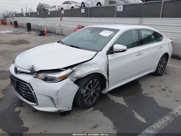 4T1BK1EB9JU268764 2018 TOYOTA AVALON - Image 2