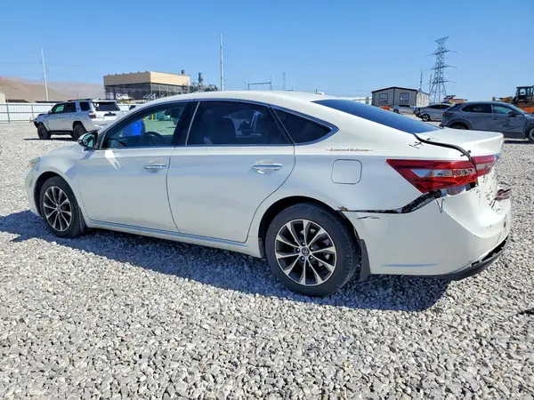 4T1BK1EB9JU269722 2018 TOYOTA AVALON - Image 2