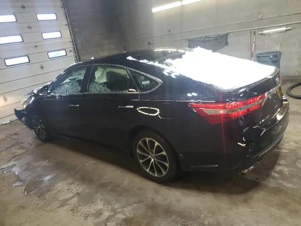 4T1BK1EB9JU275875 2018 TOYOTA AVALON - Image 2