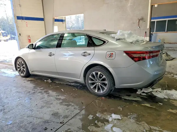 4T1BK1EB9JU285967 2018 TOYOTA AVALON - Image 2