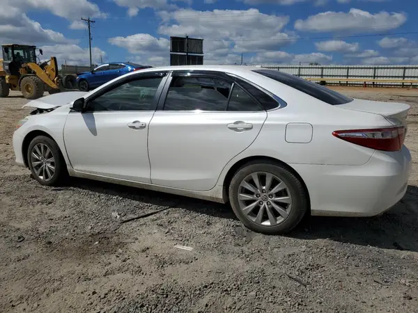 4T1BK1FK0GU569656 2016 TOYOTA CAMRY - Image 2