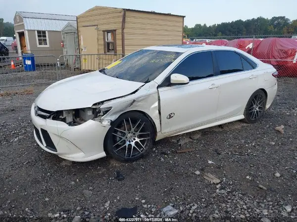 4T1BK1FK0GU571097 2016 TOYOTA CAMRY - Image 2
