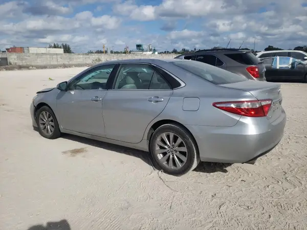 4T1BK1FK0HU585177 2017 TOYOTA CAMRY - Image 2