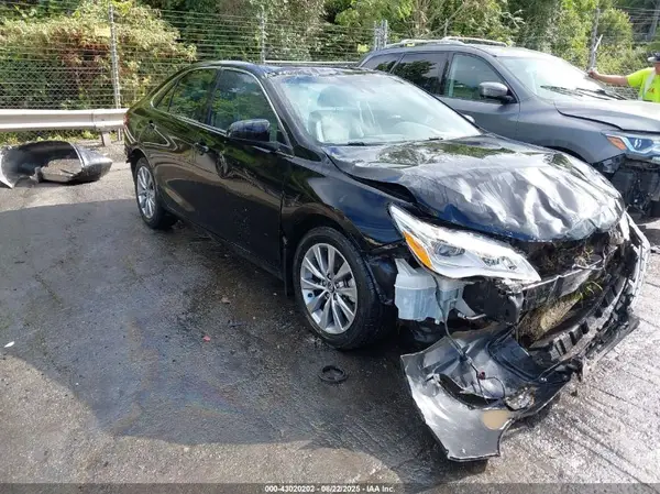 4T1BK1FK0HU585261 2017 TOYOTA CAMRY - Image 1