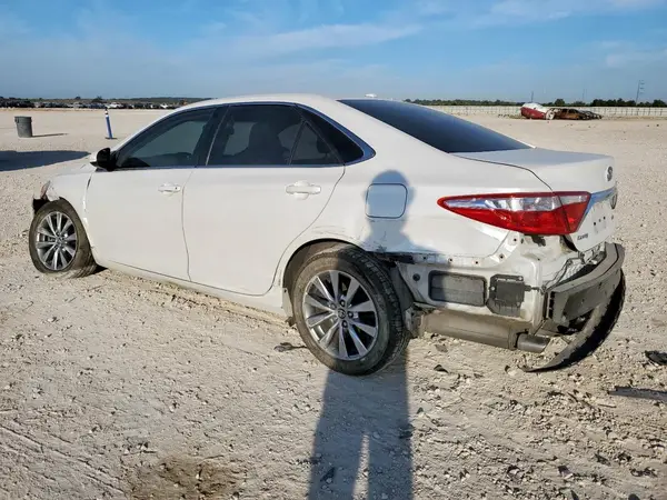 4T1BK1FK1GU571352 2016 TOYOTA CAMRY - Image 2