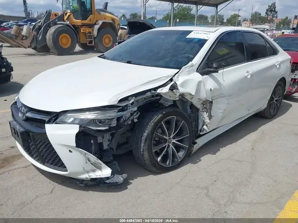4T1BK1FK1GU575482 2016 TOYOTA CAMRY - Image 2