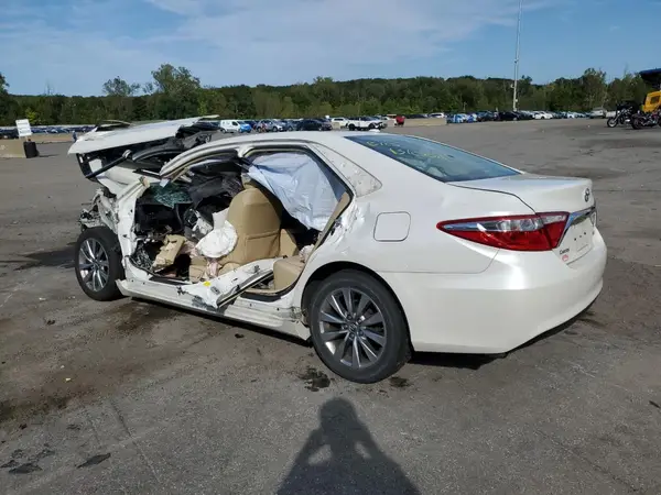 4T1BK1FK1GU576907 2016 TOYOTA CAMRY - Image 2