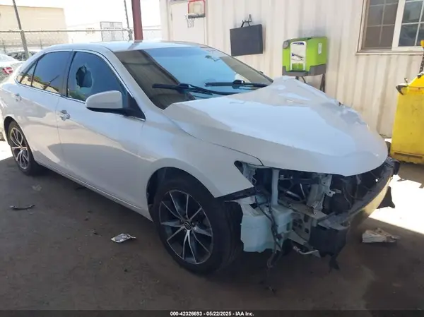 4T1BK1FK2GU573272 2016 TOYOTA CAMRY - Image 1