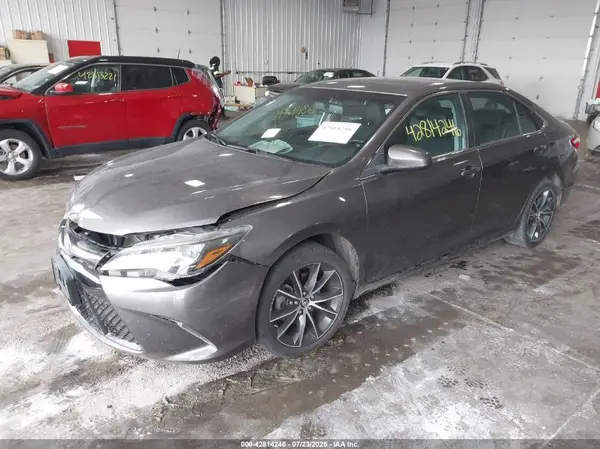 4T1BK1FK2GU574888 2016 TOYOTA CAMRY - Image 2