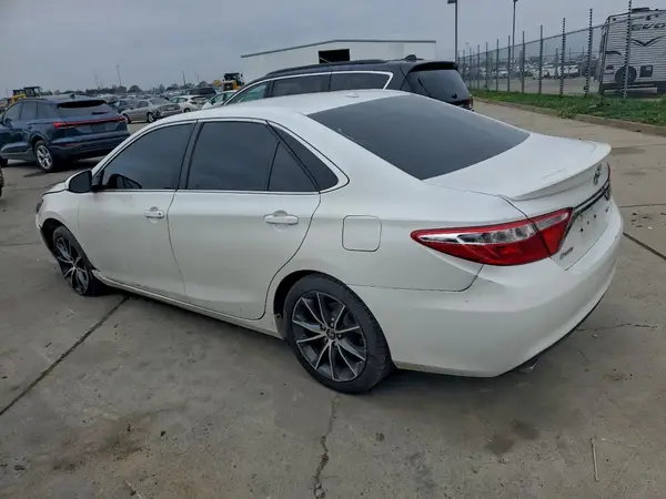4T1BK1FK3GU575533 2016 TOYOTA CAMRY - Image 2