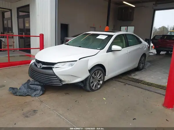 4T1BK1FK4GU030439 2016 TOYOTA CAMRY - Image 2
