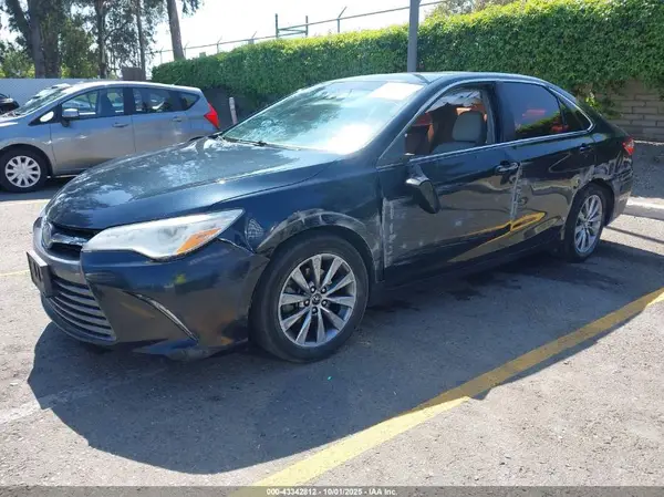 4T1BK1FK4HU579091 2017 TOYOTA CAMRY - Image 2