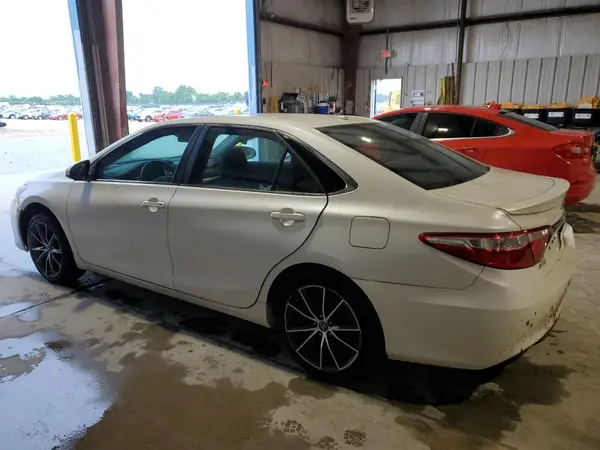 4T1BK1FK5GU575808 2016 TOYOTA CAMRY - Image 2