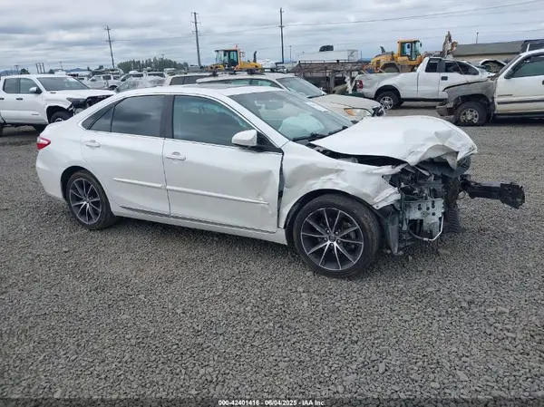 4T1BK1FK5GU576182 2016 TOYOTA CAMRY - Image 1