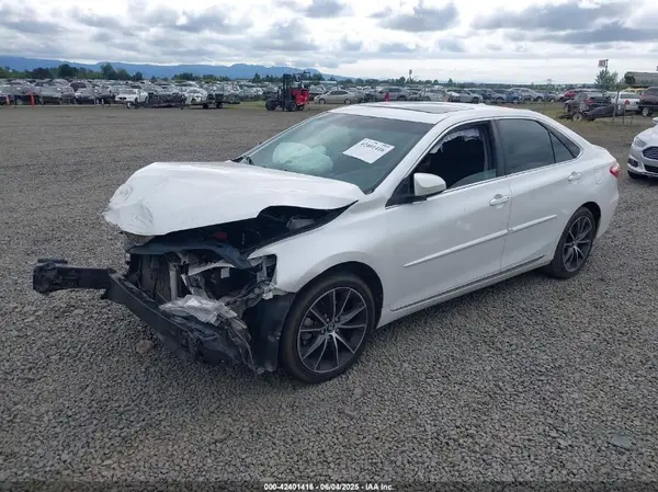 4T1BK1FK5GU576182 2016 TOYOTA CAMRY - Image 2