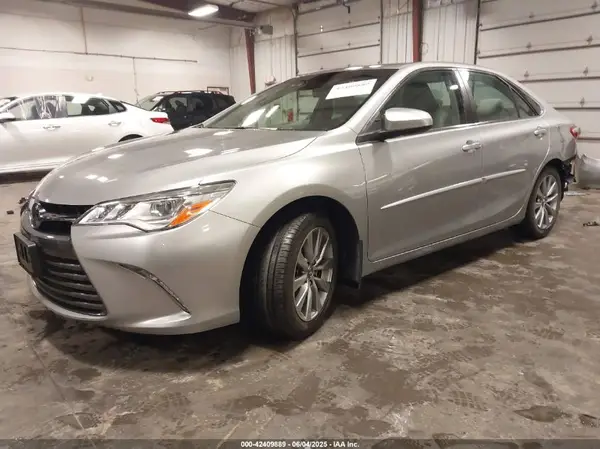 4T1BK1FK5HU584882 2017 TOYOTA CAMRY - Image 2