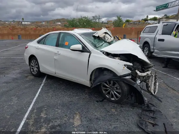 4T1BK1FK6GU576241 2016 TOYOTA CAMRY - Image 1