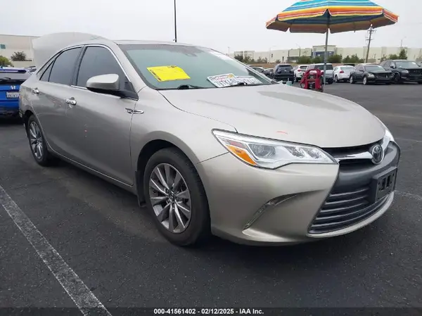 4T1BK1FK6HU581926 2017 TOYOTA CAMRY - Image 1
