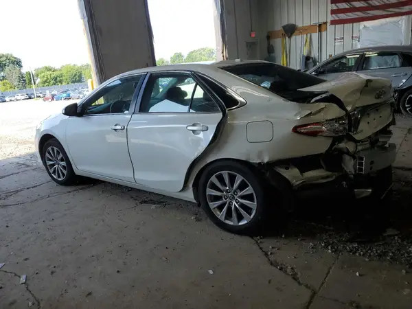 4T1BK1FK6HU582915 2017 TOYOTA CAMRY - Image 2