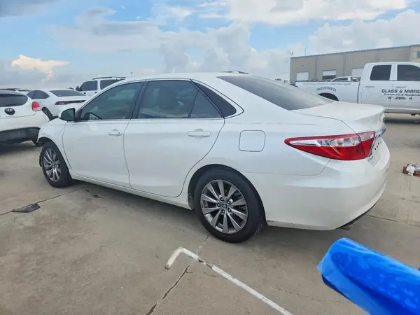 4T1BK1FK7GU571520 2016 TOYOTA CAMRY - Image 2
