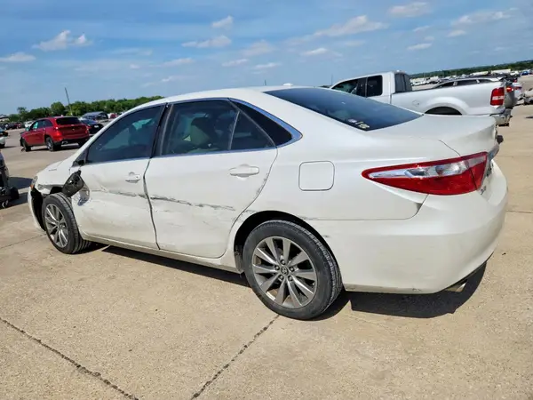 4T1BK1FK7GU575602 2016 TOYOTA CAMRY - Image 2