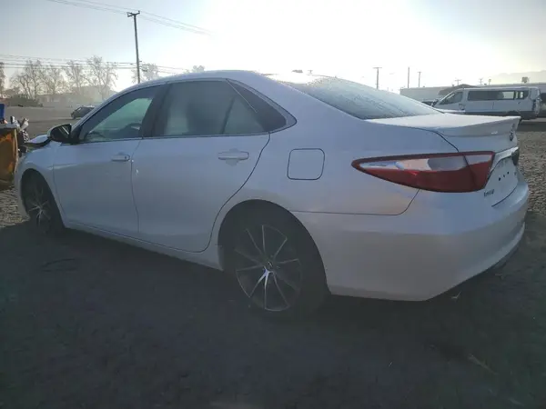 4T1BK1FK8GU575799 2016 TOYOTA CAMRY - Image 2
