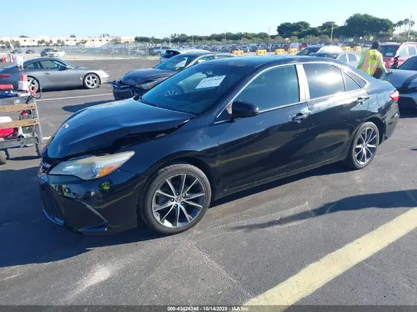 4T1BK1FK9GU569221 2016 TOYOTA CAMRY - Image 2