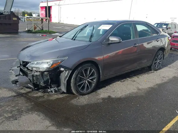 4T1BK1FK9GU569803 2016 TOYOTA CAMRY - Image 2