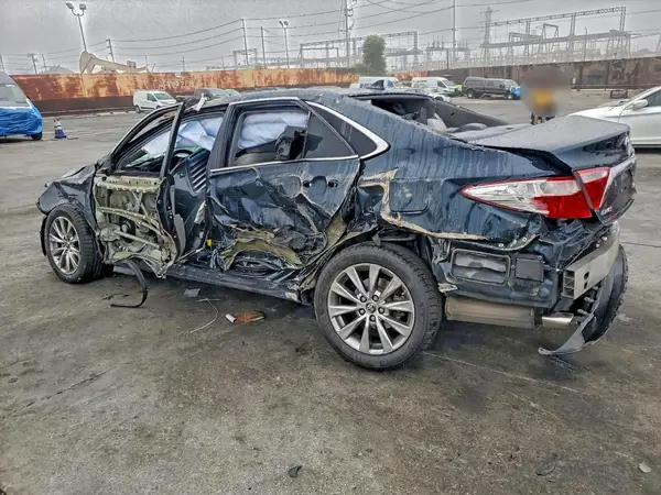4T1BK1FKXGU569275 2016 TOYOTA CAMRY - Image 2