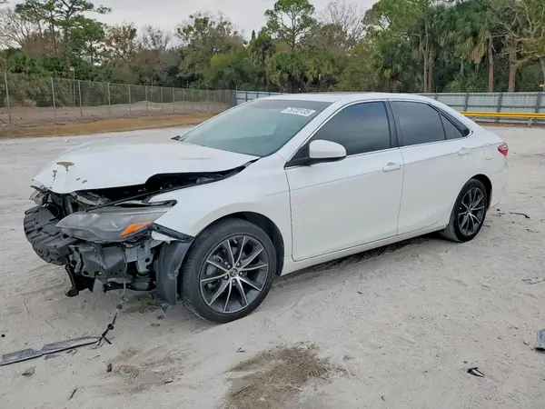 4T1BK1FKXGU571673 2016 TOYOTA CAMRY - Image 1