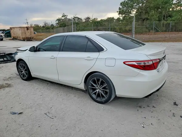 4T1BK1FKXGU571673 2016 TOYOTA CAMRY - Image 2