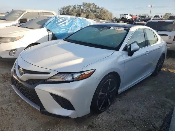 4T1BZ1HK0JU003416 2018 TOYOTA CAMRY - Image 1