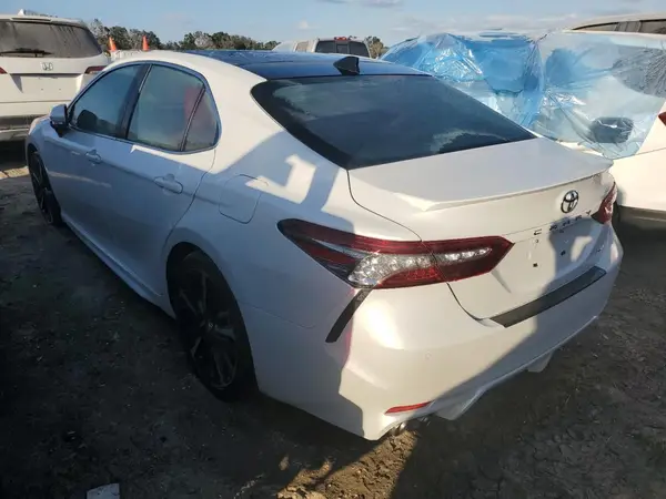 4T1BZ1HK0JU003416 2018 TOYOTA CAMRY - Image 2