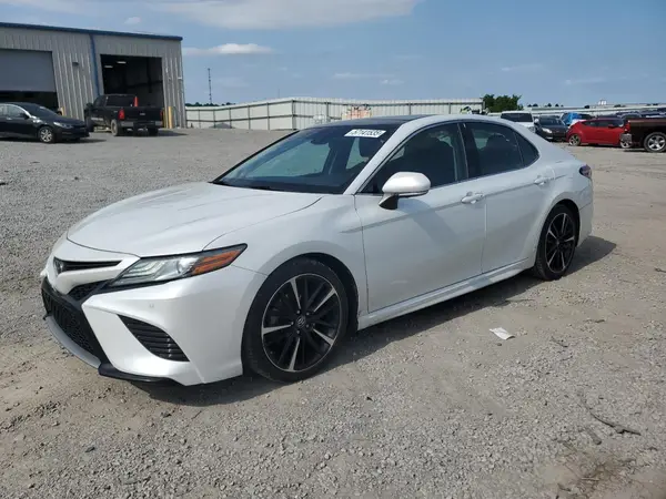 4T1BZ1HK0JU003514 2018 TOYOTA CAMRY - Image 1