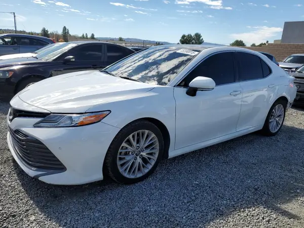 4T1BZ1HK0JU004484 2018 TOYOTA CAMRY - Image 1