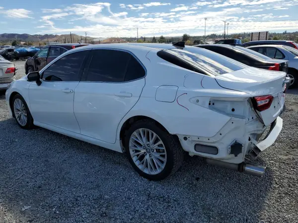 4T1BZ1HK0JU004484 2018 TOYOTA CAMRY - Image 2