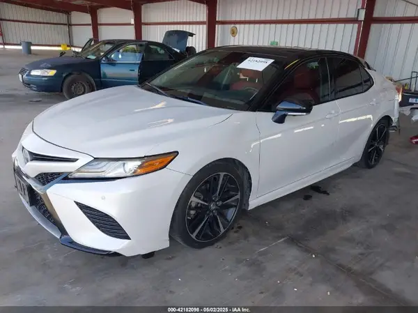 4T1BZ1HK0JU007515 2018 TOYOTA CAMRY - Image 2