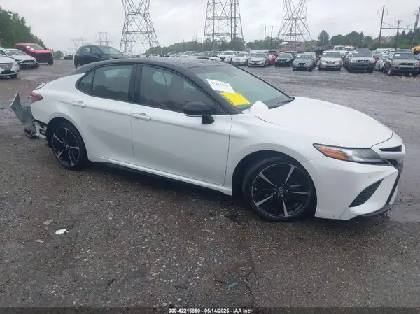 4T1BZ1HK0JU008812 2018 TOYOTA CAMRY - Image 1