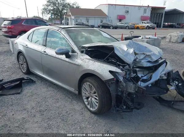 4T1BZ1HK0JU010060 2018 TOYOTA CAMRY - Image 1