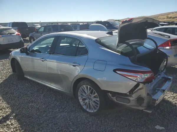 4T1BZ1HK0JU012147 2018 TOYOTA CAMRY - Image 2