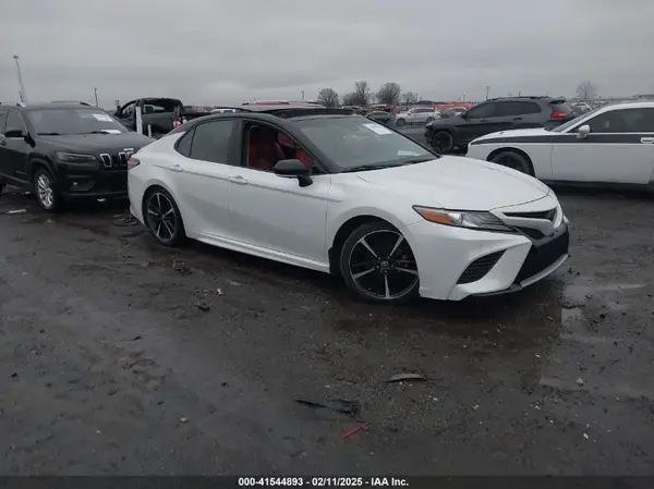 4T1BZ1HK0JU013105 2018 TOYOTA CAMRY - Image 1