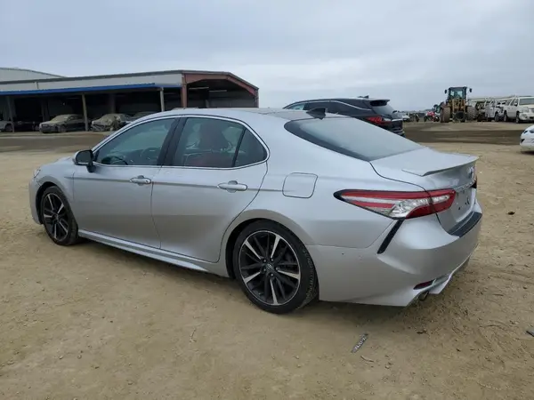 4T1BZ1HK0JU014609 2018 TOYOTA CAMRY - Image 2