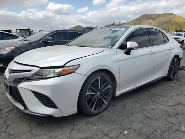 4T1BZ1HK0JU015954 2018 TOYOTA CAMRY - Image 1