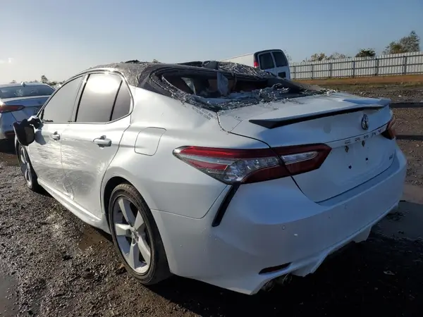 4T1BZ1HK0JU016229 2018 TOYOTA CAMRY - Image 2