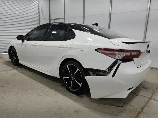 4T1BZ1HK0JU018059 2018 TOYOTA CAMRY - Image 2