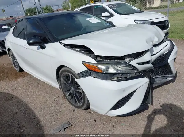 4T1BZ1HK0JU020149 2018 TOYOTA CAMRY - Image 1