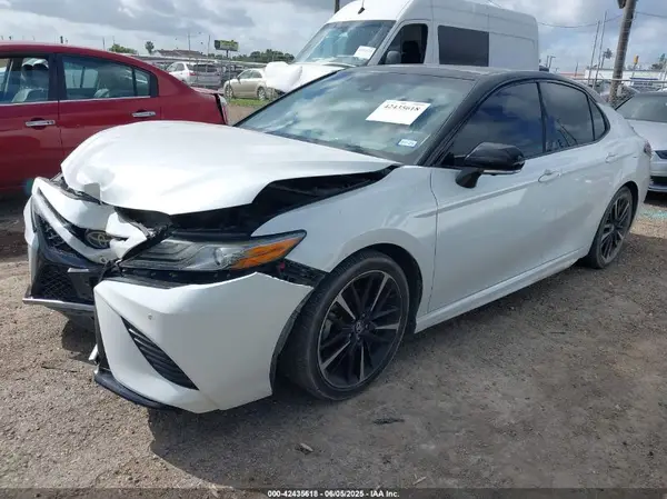 4T1BZ1HK0JU020149 2018 TOYOTA CAMRY - Image 2