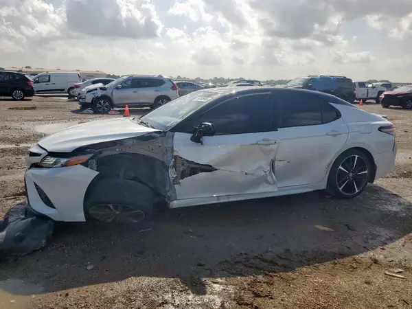 4T1BZ1HK0JU021432 2018 TOYOTA CAMRY - Image 1