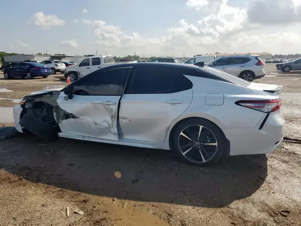 4T1BZ1HK0JU021432 2018 TOYOTA CAMRY - Image 2