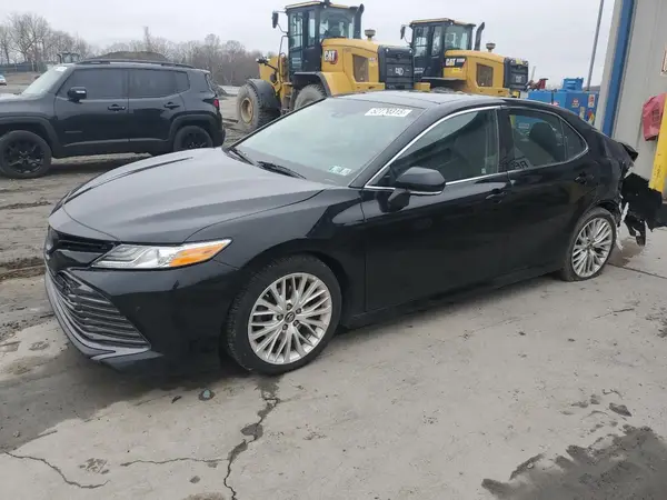 4T1BZ1HK0JU500949 2018 TOYOTA CAMRY - Image 1
